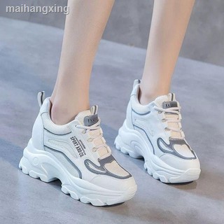 Aumento en los zapatos de las mujeres 2021 nuevo aumento zapatos blancos
