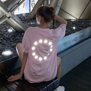 Camiseta de manga corta con cuello redondo letras y estrellas impresas