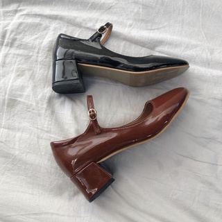 Zapatos de charol Mary Jane mujer retro primavera 2021 nuevos zapatos de una sola hebilla de una palabra tacón grueso punta cuadrada zapatos de hadas de tacón medio tendencia