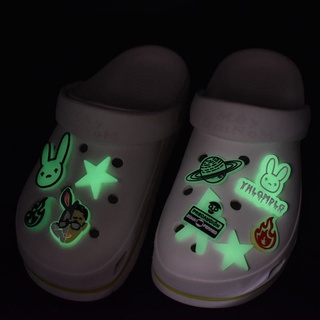 Nuevo Jibbitz Crocs Charms Nuevos Zapatos De Goma De PVC Suave Zapatos Luminosos De Jardín De Flores Hebilla De Zapatos Pulsera Hebilla De Absorción De Calor Decorativa Zapatos Con Agujeros Luminosos Flor De Shoe
