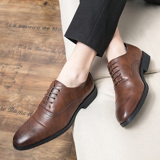 Tamaño 38-47 hombres Formal Brogues zapatos de cuero de negocios puntiagudo del dedo del pie cordones zapatos marrón