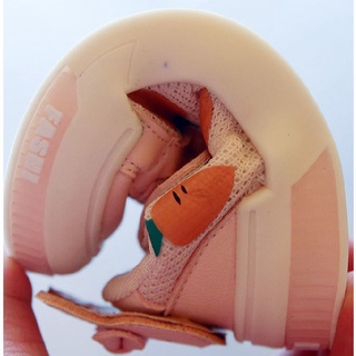 Zapatillas para niñas primavera y otoño nuevos zapatos para niños con Velcro de dibujos animados de fondo plano suave antideslizante zapatos blancos para bebés (9)