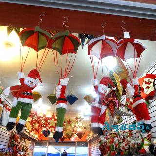 Árbol de navidad colgante decorativo paracaídas muñeco de nieve Santa Claus adorno (1)