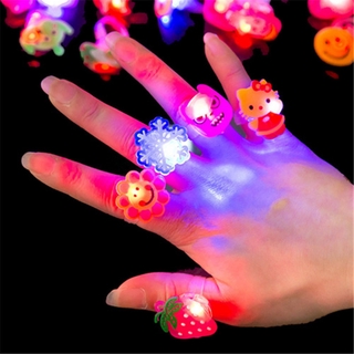 Niños premios intermitente LED jalea luz hasta anillos juguetes niños niñas regalo parpadeante brillan en la oscuridad suministros de fiesta