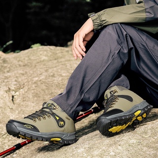 Los hombres zapatos de senderismo zapatos de turista zapatos de senderismo impermeable zapatos de deporte de suela gruesa antideslizante botas al aire libre resistente al desgaste zapatos de escalada Kasut Mendaki Gunung