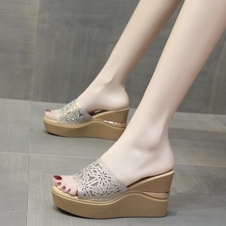 2021 nuevas sandalias de diamantes de imitación de las mujeres verano desgaste exterior moda tacón alto fondo grueso peep-toe zapatillas muffin plataforma n