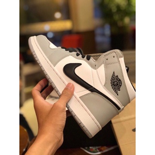 [entrega rápida] nike air jordan 1 zapatillas de deporte de alto humo en gris blanco tamaño completo para hombres y mujeres nike zapatillas de deporte de baloncesto
