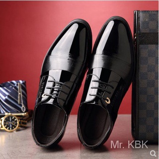 Los hombres de negocios Formal zapatos de cuero Casual puntiagudo dedo del pie de moda estilo británico con cordones de cuero de patente transpirable brillante zapatos de boda transfronterizo entrega (2)