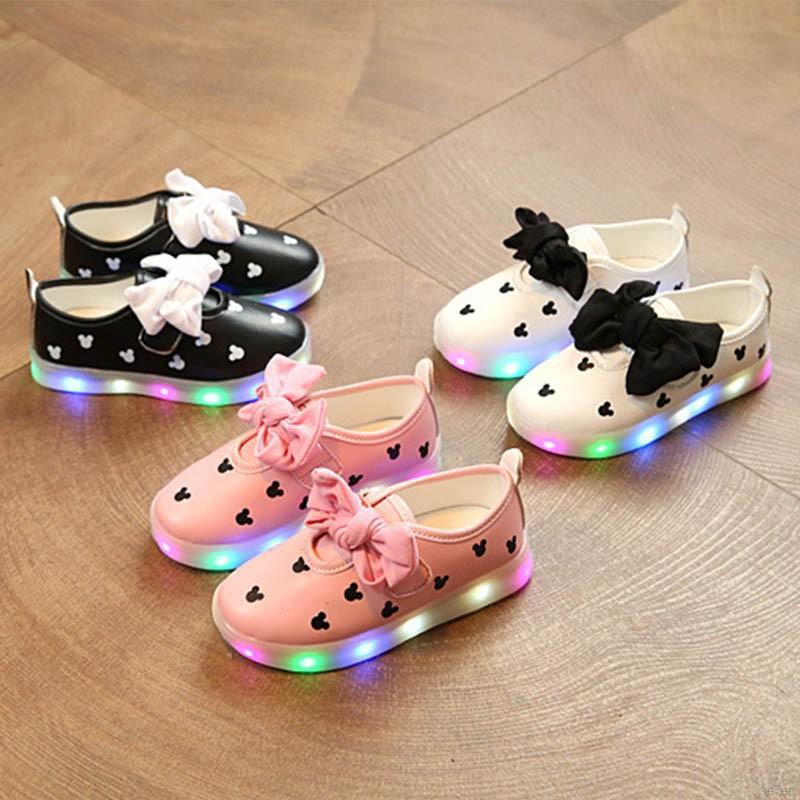 Se7en moda lindo niños bebé niñas luz LED transpirable princesa zapatos