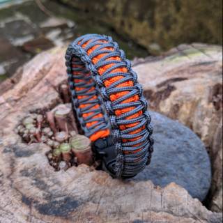 King Cobra Knot gris naranja Paracord Survival Bracelet