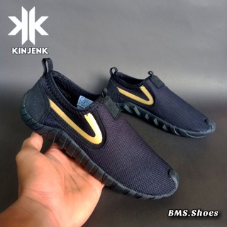 Zapatos de niños deslizamiento en zapatillas de deporte de la escuela negro completo negro Slop zapatillas Kinjenk SQ006
