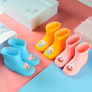 Nuevos zapatos de lluvia para niños, peppa pig niños y niñas botas de lluvia antideslizante impermeable de dibujos animados bajo tubo y terciopelo zapatos de agua caliente