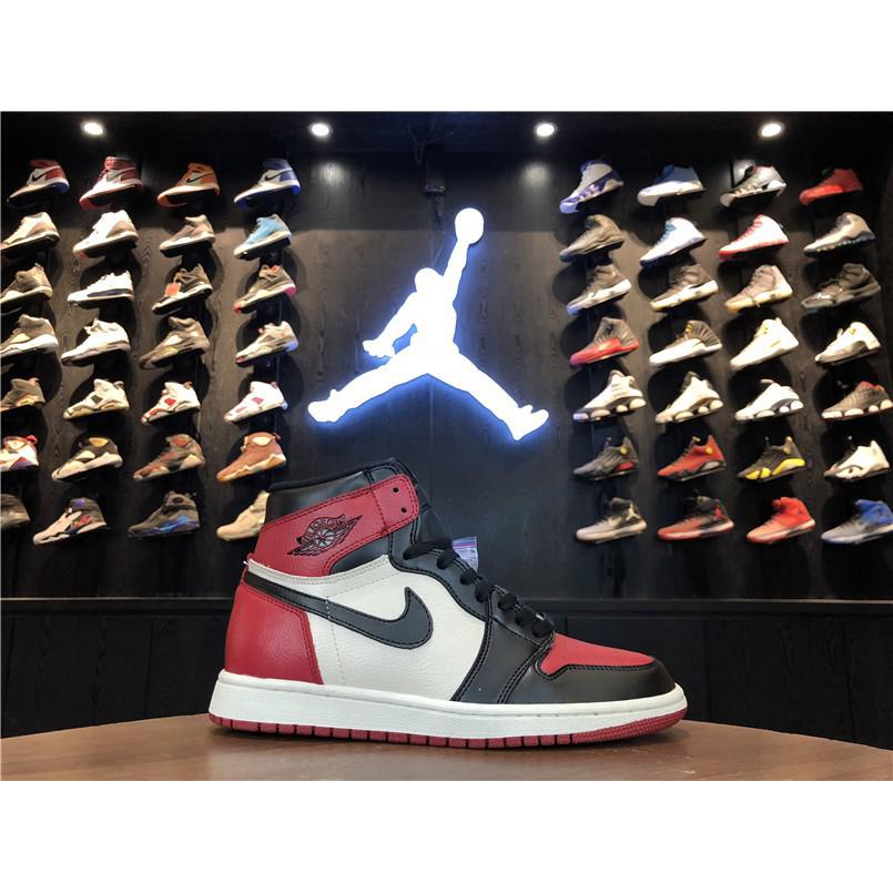 NIke Sepatu Basket Model Nike Air Jordan 1 Bred Toe AJ1 Warna Merah