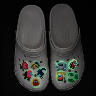 Luminoso para Crocs Jibbitz Pins colorido lindo entre nosotros juego DIY zapatos botón de encanto