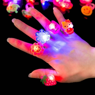 10 unids/set de anillos luminosos estrellas brillan en la oscuridad juguetes de los niños flash led luces de dibujos animados juguetes para niños juguetes estilo aleatorio