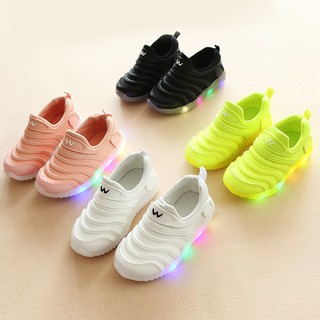 Nuevos niños LED luz hasta zapatos casual zapatillas de deporte luminoso zapatos negro y blanco