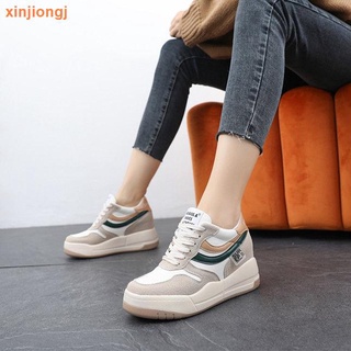Zapatos blancos para mujeres pequeños 2019 Primavera nuevos zapatos deportivos inclinación talón transpirable zapatos casuales coreanos salvajes