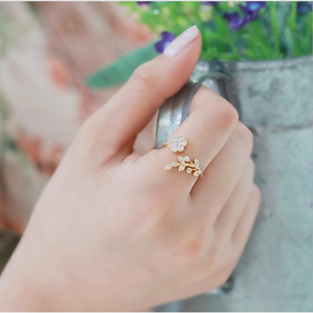 Moda temperamento diamante retorcido hojas deseosas flor abierta anillo femenino índice dedo anillo