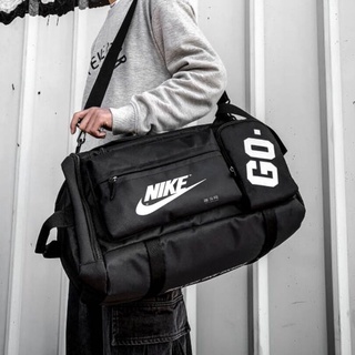 El mismo bolso de viaje de ocio Nike para hombre y mujer