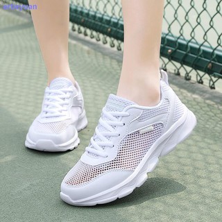 Verano nuevo estilo hueco de malla transpirable casual zapatos deportivos mujer blanco suela suave ligera zapatos para correr estudiante solo zapatos de malla
