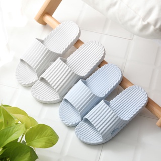 Zapatillas de verano suaves y cómodas para los hombres de la casa dormitorio dormitorio antideslizante zapatillas de baño para una excursión Simple con fondo grueso