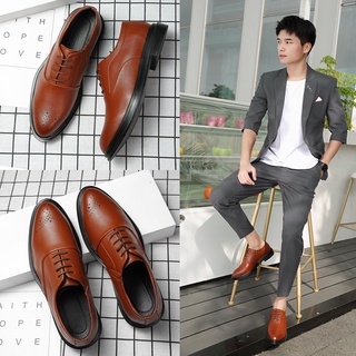 2021 Hombres Zapatos de cuero Moda Hombres Oxfords Zapatos formales marrones