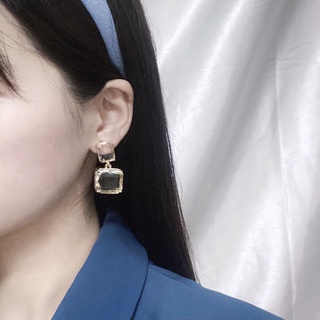 2021 year rum ice crushing French retro earrings Hong Kong style elegant high-grade fashionable shining transparent ge