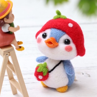 dlophkde fresa pingüino lana fieltro manualidades diy inacabado poked hecho a mano material de aguja (3)