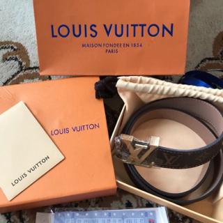 [Caja De Regalo De Entrega + Bolsa] Louis & Vuitton Cuero neutral Cinturón v Monograma