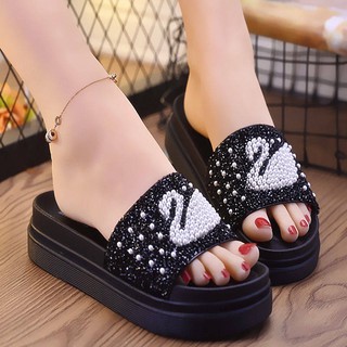 [sandalias De pastura] sandalias nuevas de verano Wanita Slip Slip Swan Fesyen Luar Kek Kek tebal palabra Drag Langkah sandalia (6)