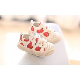 Lindo zapatos de fresa para niñas