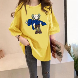 (moda Tendencia) KAWS mujeres suelta blusa de manga corta de dibujos animados impresión camiseta niña Tops ropa