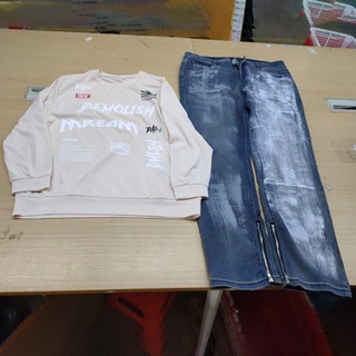 [8/24]suéter estampado con jeans