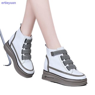 Cuero gris fondo blanco zapatos de las mujeres s otoño 2021 nuevo estilo todo-partido transpirable plano casual alta parte superior zapatos deportivos verano