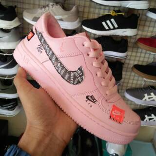 Cod NIKE AIR FORCE 1 rosa zapatos de mujer